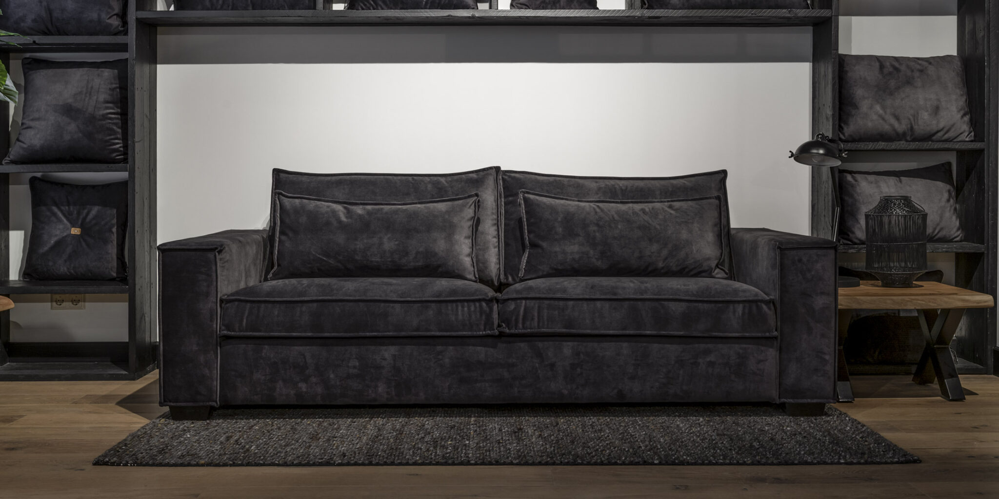 UrbanSofa Merano Casia Sofa Vienna Antracite Shantra Wool Pebbles Vloerkleed Liggend 2 scaled e1637074560768