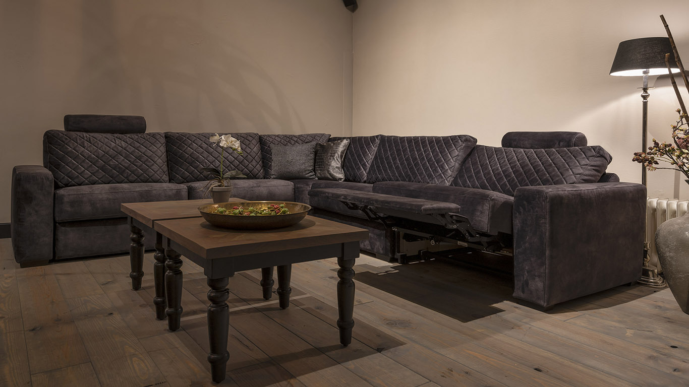 UrbanSofa Auxerre Brooklyn Hoekbank Vienna Antracite Relaxmodus Website scaled