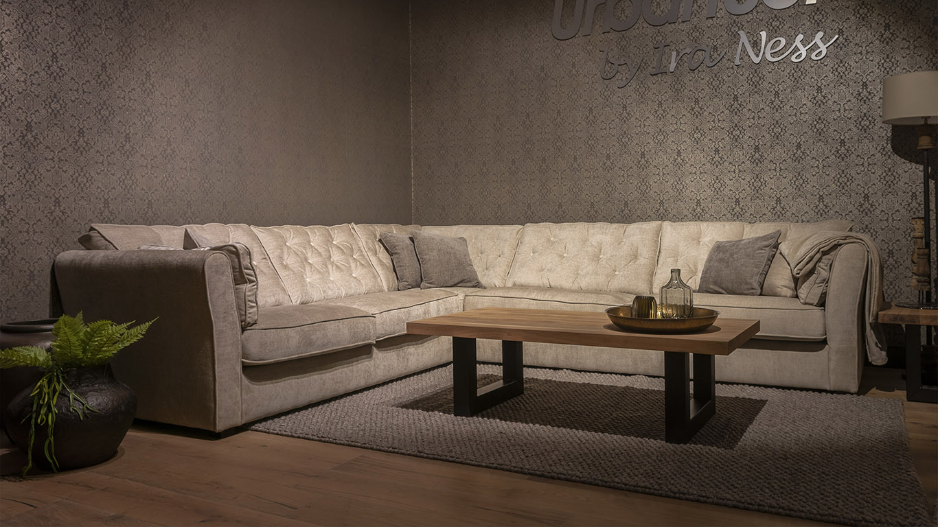 UrbanSofa Fiore Presto Hoekbank Belize Sand Rocco Salontafel U Poot Large Zwart Website 1 scaled