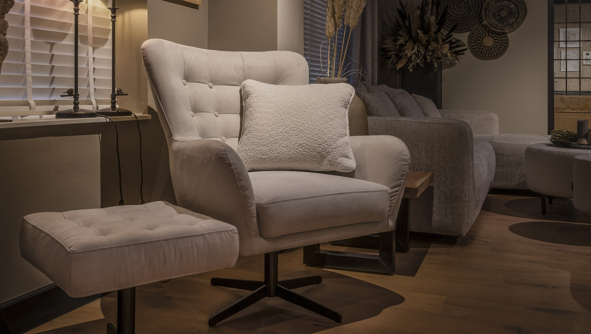 UrbanSofa Flynn Fauteuil Micro Suede Nature Website 2