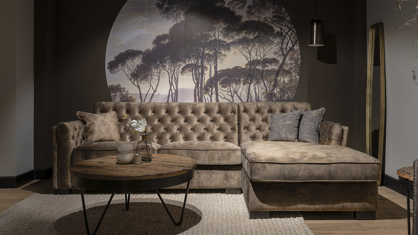 UrbanSofa Levante Loungebank Sevilla Brown Caro Salontafel Shantra Wool Cables Vloerkleed Website scaled