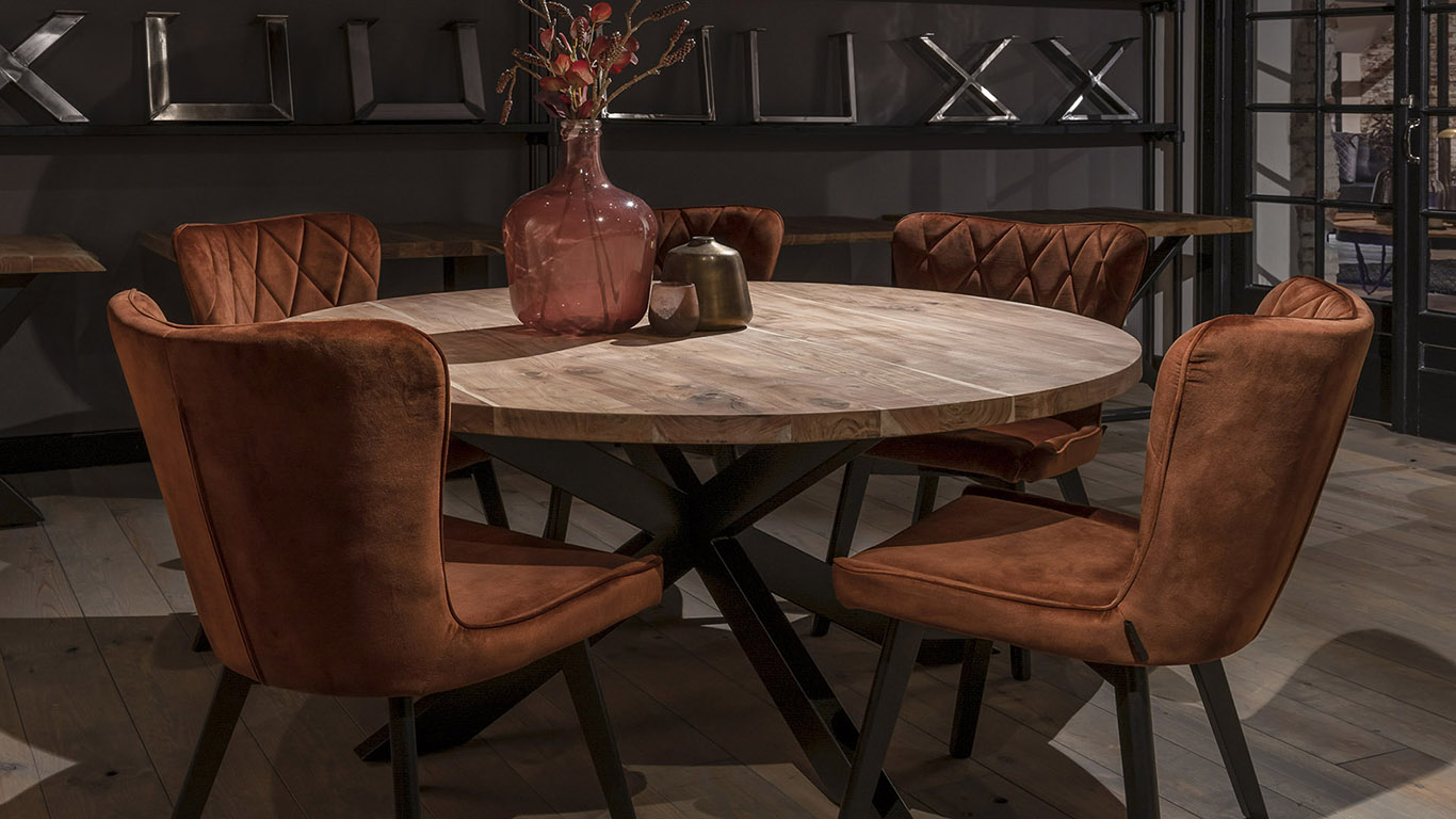 UrbanSofa Lewis Eetkamerstoel Vienna Copper Robin Eettafel Spinpoot Zwart Website