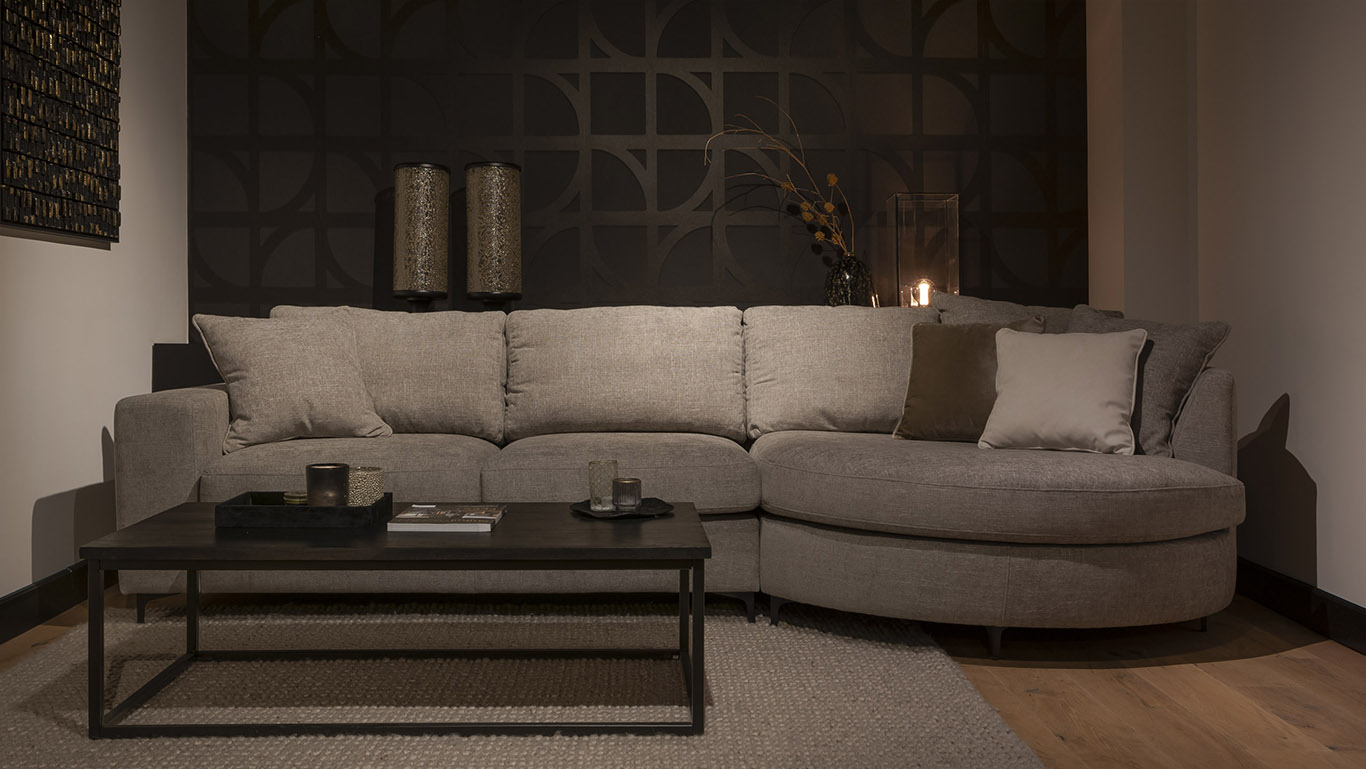 UrbanSofa Lorenzo Casia Ronde Loungebank Marseille Stone Monaco Salontafel Website scaled