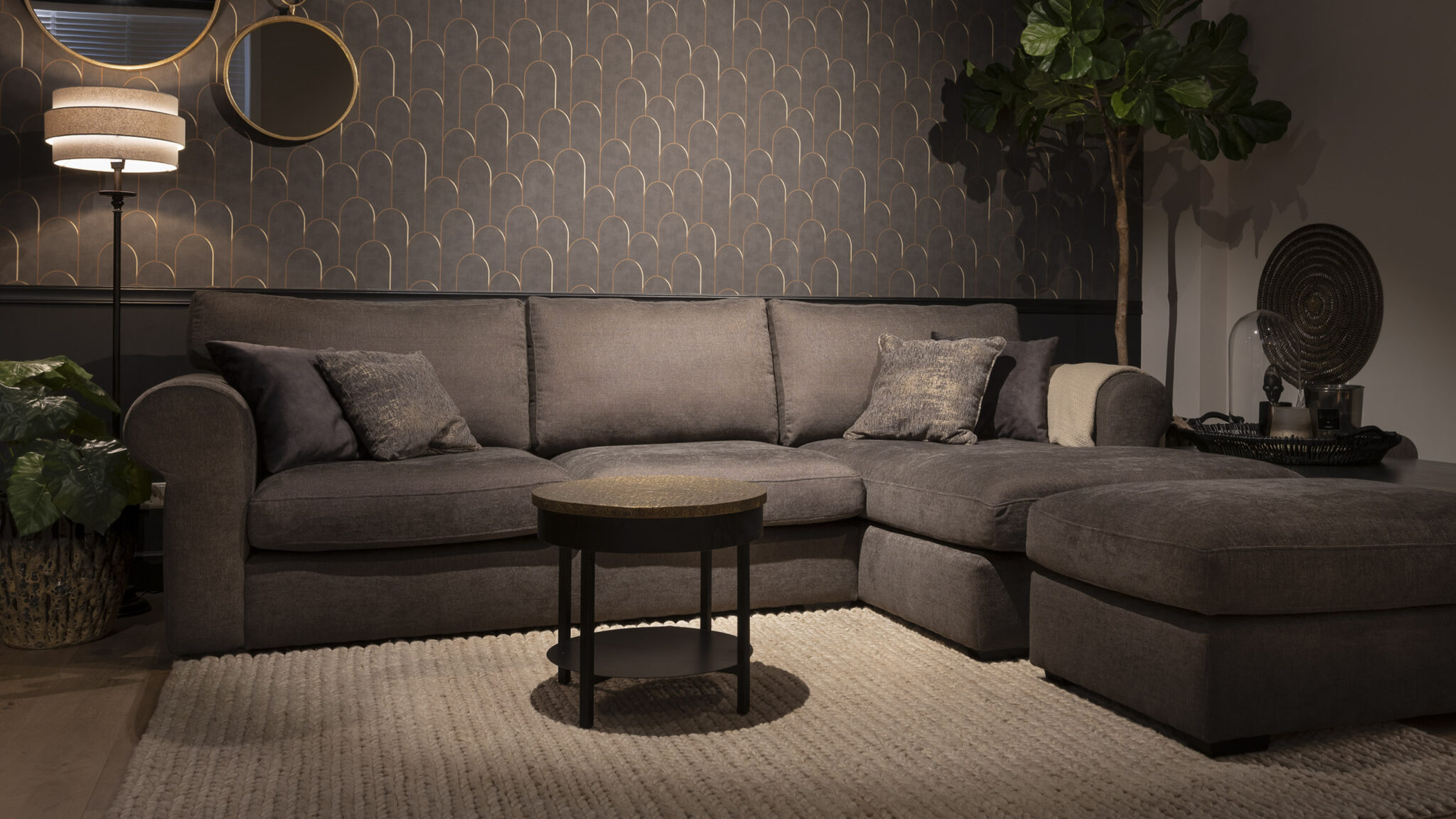 UrbanSofa Merlin Casia Loungebank Dursey Stone Andalusie Gold Salontafel Website 1 scaled