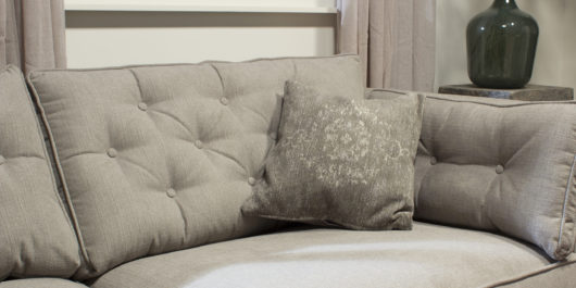 UrbanSofa Pradesh Grey Kussen 530x265 1
