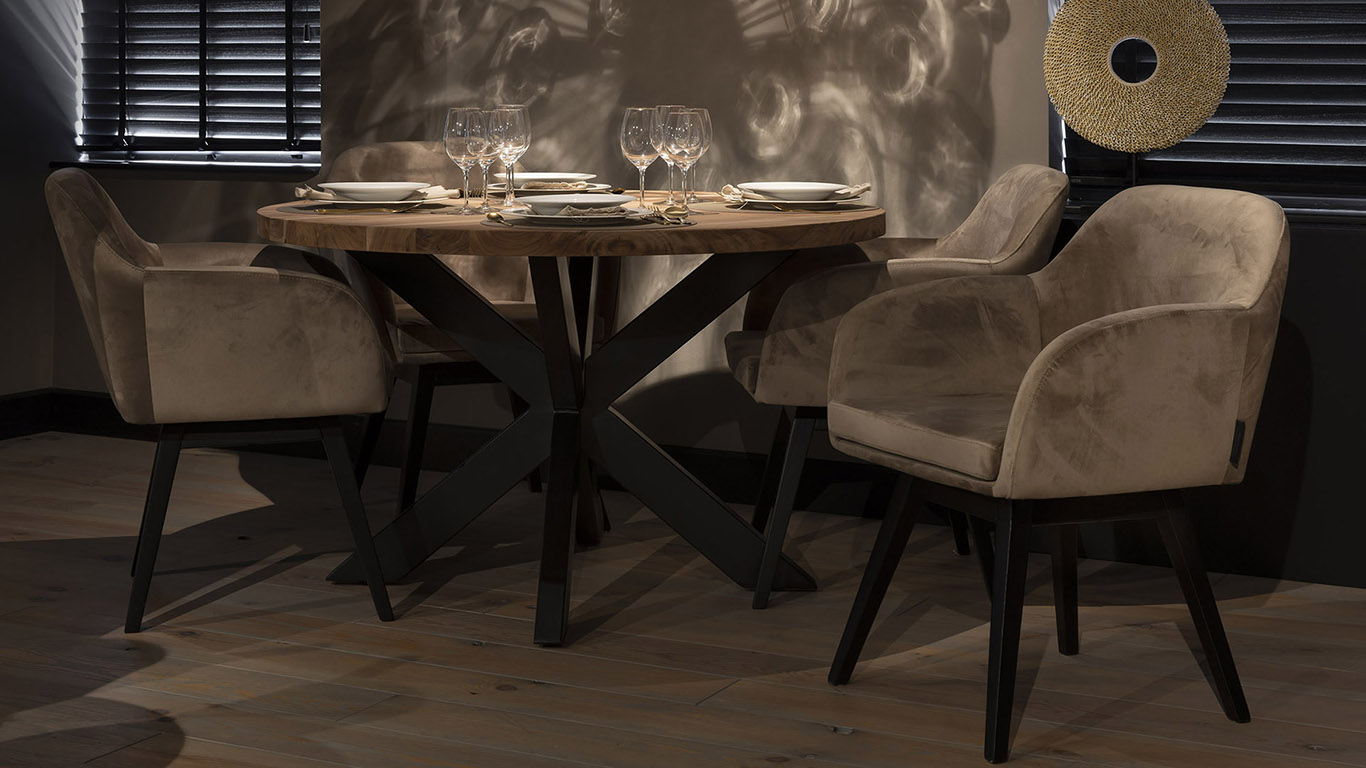 UrbanSofa Prato Eetkamerstoel Napels Taupe Robin Eettafel Spinpoot Zwart Website