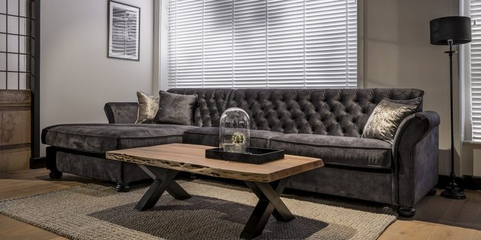 UrbanSofa Calmont Loungebank Vienna Antracite Live Edge Salontafel Shantra Wool Honeycomb Vloerkleed Liggend 1 scaled UrbanSofa Calmont Loungebank Vienna Antracite Live Edge Salontafel Shantra Wool Honeycomb Vloerkleed Liggend 1 scaled
