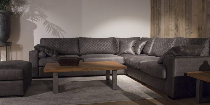 UrbanSofa-Giorno-Brooklyn-Hoekbank-Gallardo-Leder-Dark-Grey-Rocco-Salontafel-U-Poot-Large-Pure-Steel-Liggend UrbanSofa-Giorno-Brooklyn-Hoekbank-Gallardo-Leder-Dark-Grey-Rocco-Salontafel-U-Poot-Large-Pure-Steel-Liggend