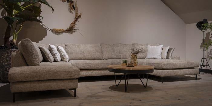UrbanSofa Lausanne Casia Hoekbank Vento Desert Website scaled UrbanSofa Lausanne Casia Hoekbank Vento Desert Website scaled