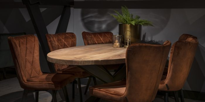 UrbanSofa-Lewis-Eetstoel-Vienna-Copper-Romy-Eettafel-Spinpoot-Zwart-Liggend UrbanSofa-Lewis-Eetstoel-Vienna-Copper-Romy-Eettafel-Spinpoot-Zwart-Liggend
