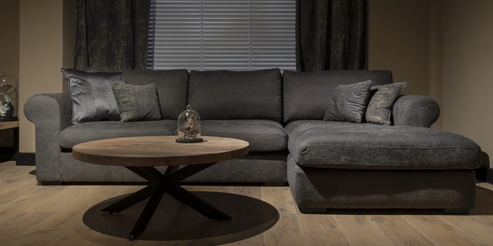 UrbanSofa-Merlin-Casia-Loungebank-Dursey-Stone-Robin-Salontafel-Spinpoot-Zwart-Liggend UrbanSofa-Merlin-Casia-Loungebank-Dursey-Stone-Robin-Salontafel-Spinpoot-Zwart-Liggend