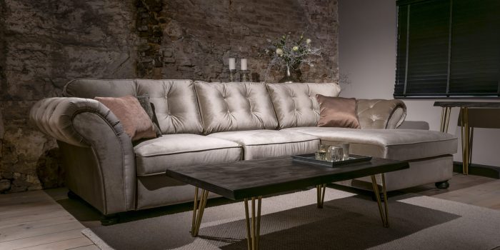 UrbanSofa-Montreal-Presto-Loungebank-Catania-Grey-Sfeer-Liggend UrbanSofa-Montreal-Presto-Loungebank-Catania-Grey-Sfeer-Liggend