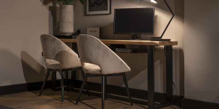 UrbanSofa-Napoli-Eetstoel-Napels-Light-Grey-Live-Edge-Sidetable-Poot-Zwart-Liggend UrbanSofa-Napoli-Eetstoel-Napels-Light-Grey-Live-Edge-Sidetable-Poot-Zwart-Liggend