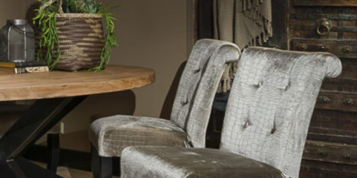 UrbanSofa-Portland-Eetkamerstoel-Bergamo-Croco-Silver-Romy-Eettafel-Spinpoot-Zwart-Staand UrbanSofa-Portland-Eetkamerstoel-Bergamo-Croco-Silver-Romy-Eettafel-Spinpoot-Zwart-Staand